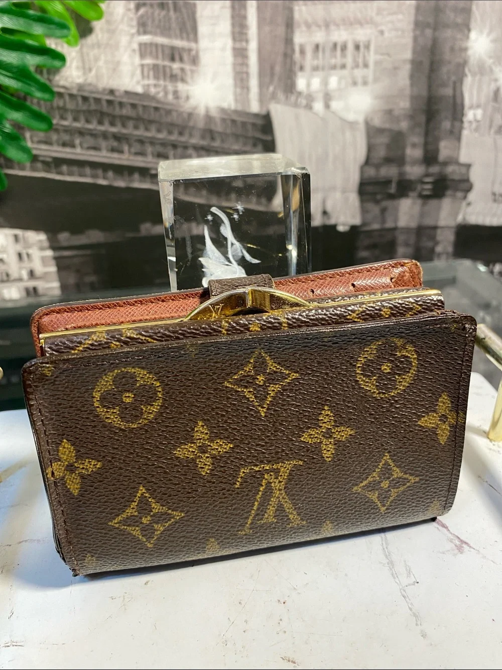 Authentic Louis Vuitton Vintage Monogram Kisslock Wallet - Picture 7 of 15